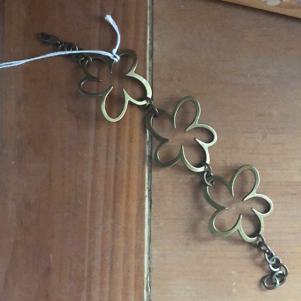 Brass tone floral link bracelet